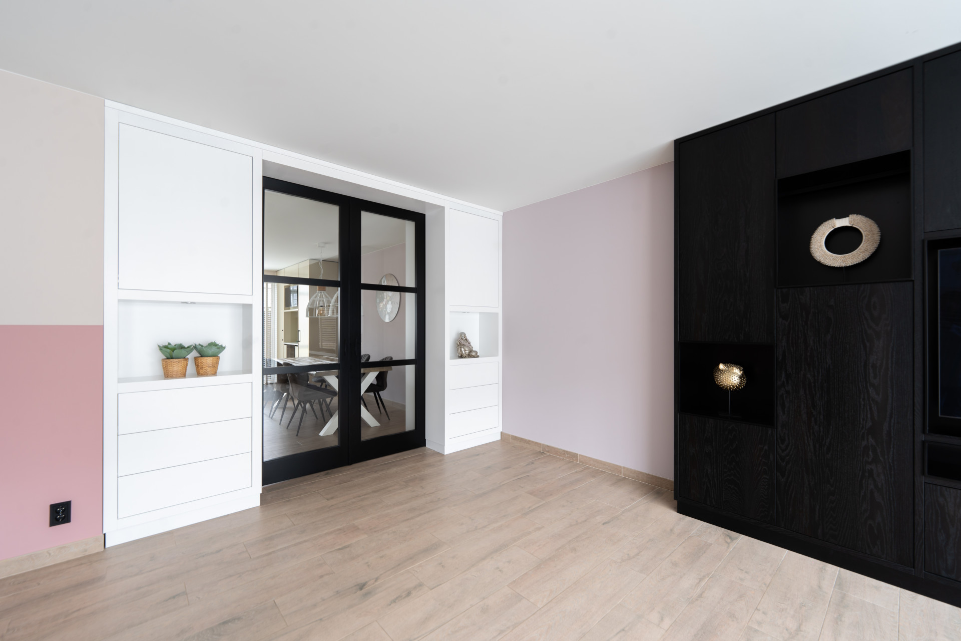 Binnenkijken in een huis in Zoetermeer met kamer en suite op maat gemaakt door Meubelmakerij De Stoof