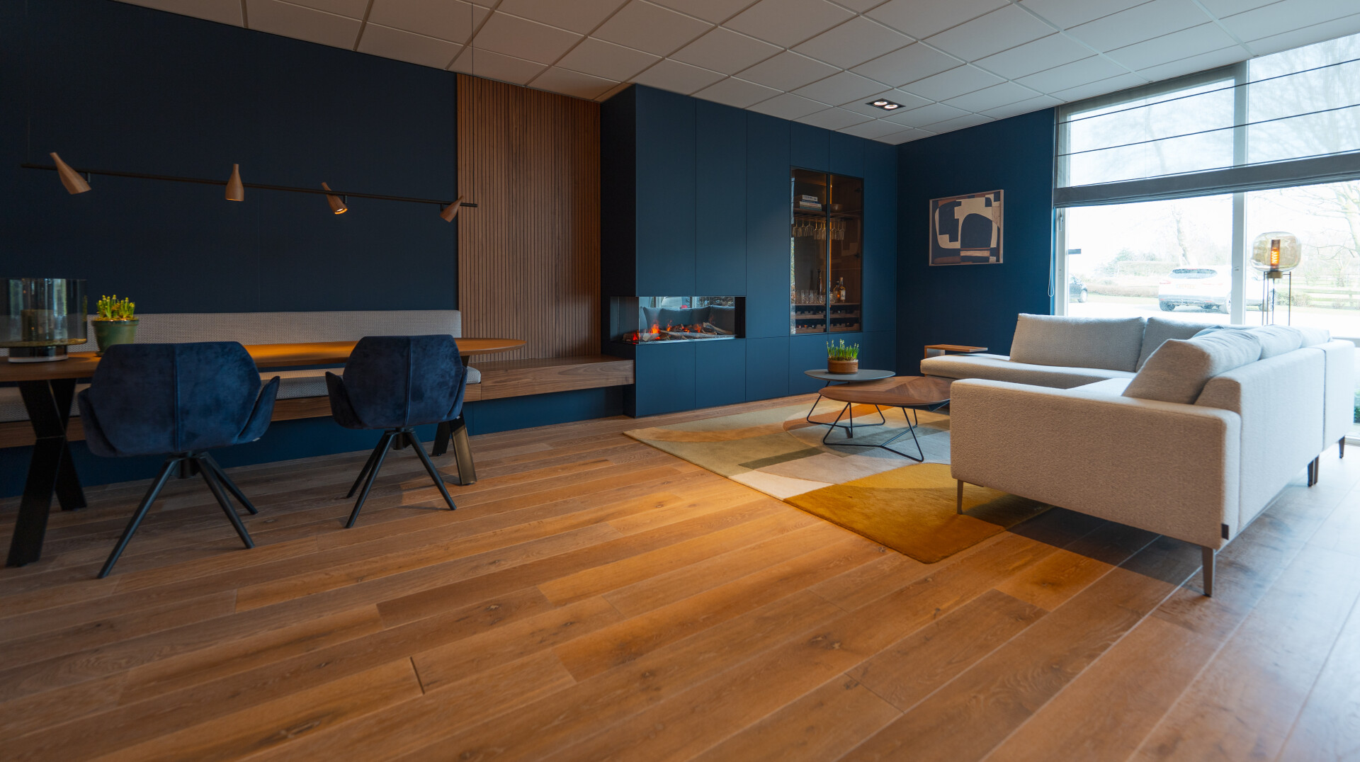 Binnenkijken_meubelmakerij De Stoof Den Haag_wandkast met HAARDMEUBEL