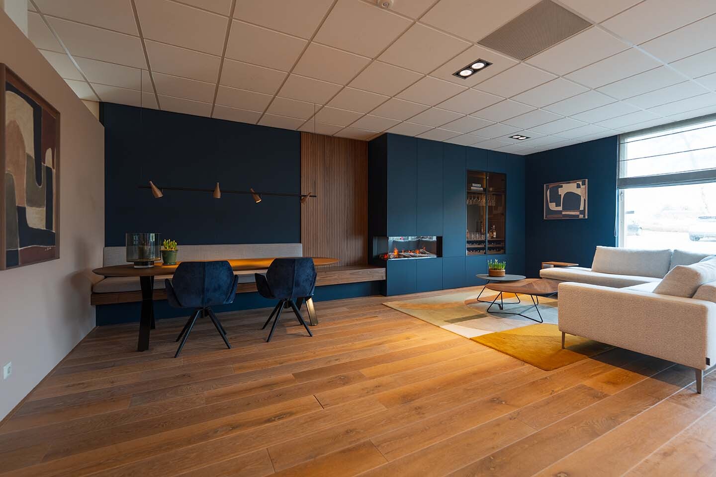 Binnenkijken_meubelmakerij De Stoof Den Haag_wandkast met inbouwhaardEN