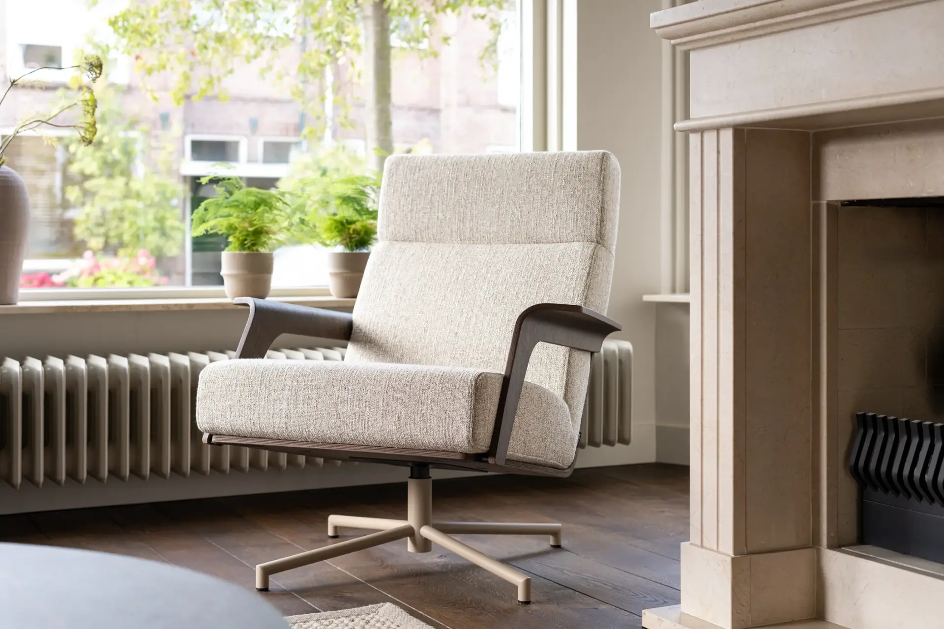 Fauteuil Kaap van Harvink in de showroom van Meubelmakerij de Stoof
