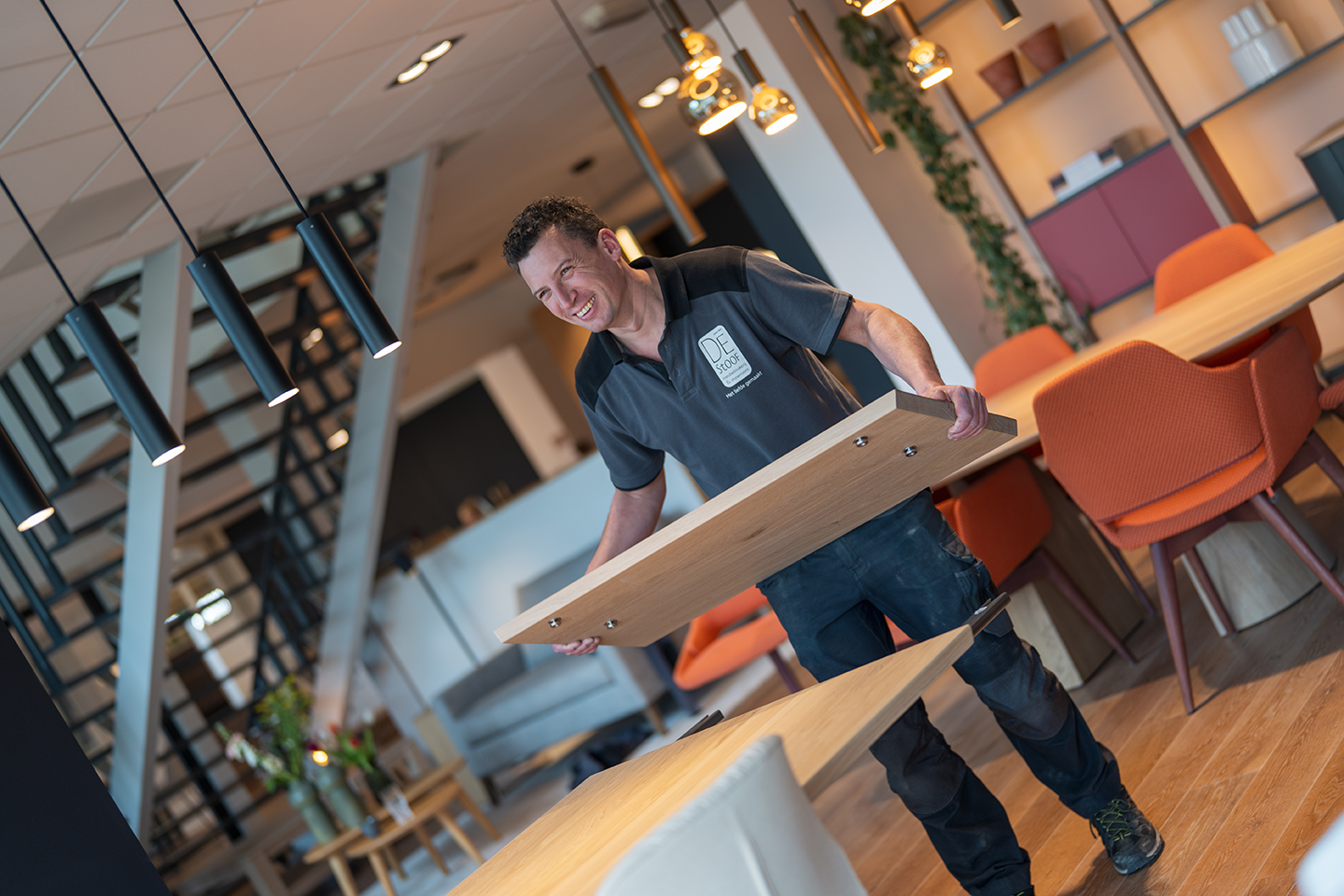 Have a dining table made and chairs? In Voorschoten adjustable table