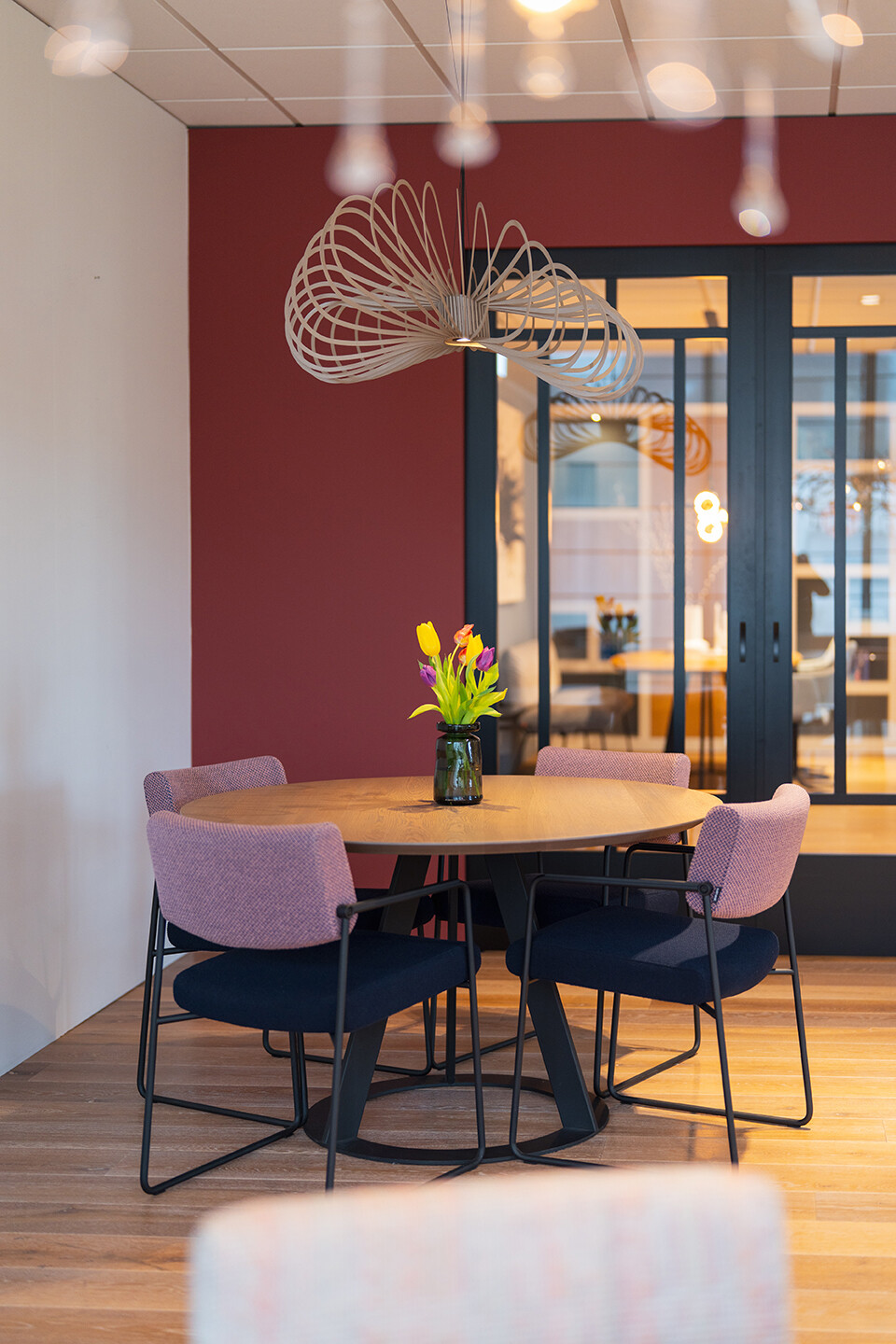 Nieuwbouw woning inrichting met eettafel en kamer-en-suite in Alphen Aan Den Rijn, Zoetermeer, Gouda en omstreken